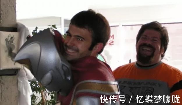 株式会社|圆谷究竟有多穷拆开奥特曼的皮套后瞬间懂了,真替演员们心疼!