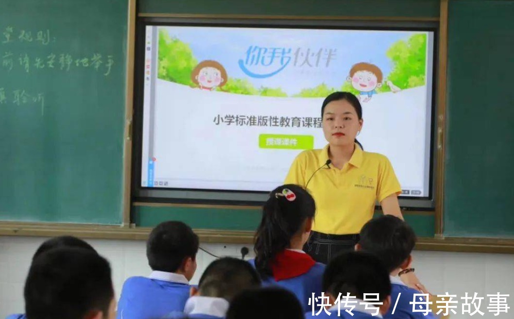 幼儿园|萌娃一本正经地教育父母:这里不能碰!给害羞的大人上了一课