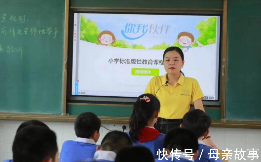 幼儿园|萌娃一本正经地教育父母：这里不能碰！给害羞的大人上了一课