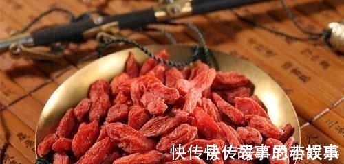 佳品|枸杞和此物搭档，连喝3天，眼睛亮了，肾不虚了，肝也干净了