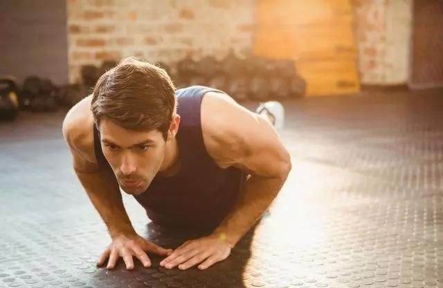 锻炼|胸肌练不好看?因为你忽略了中缝,每天多练习5分钟就够了