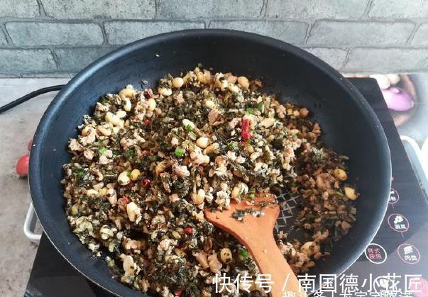 米饭|这菜跟黄豆一起煮,香辣开胃还补钙,3碗米饭不够吃
