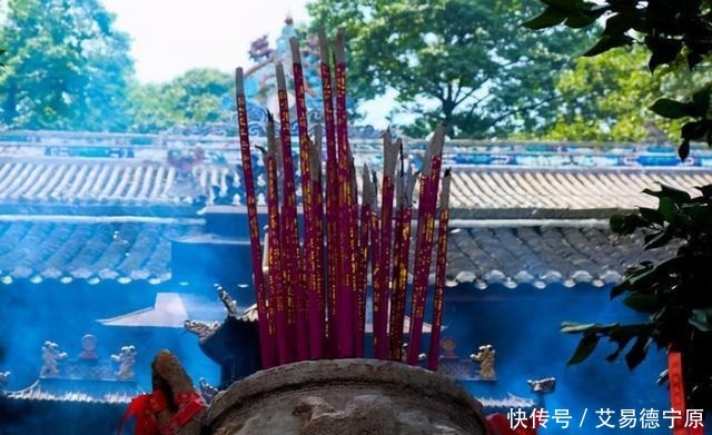 古人训“举头三尺有神明”,下半句被奉为经典,却很少有人能做到