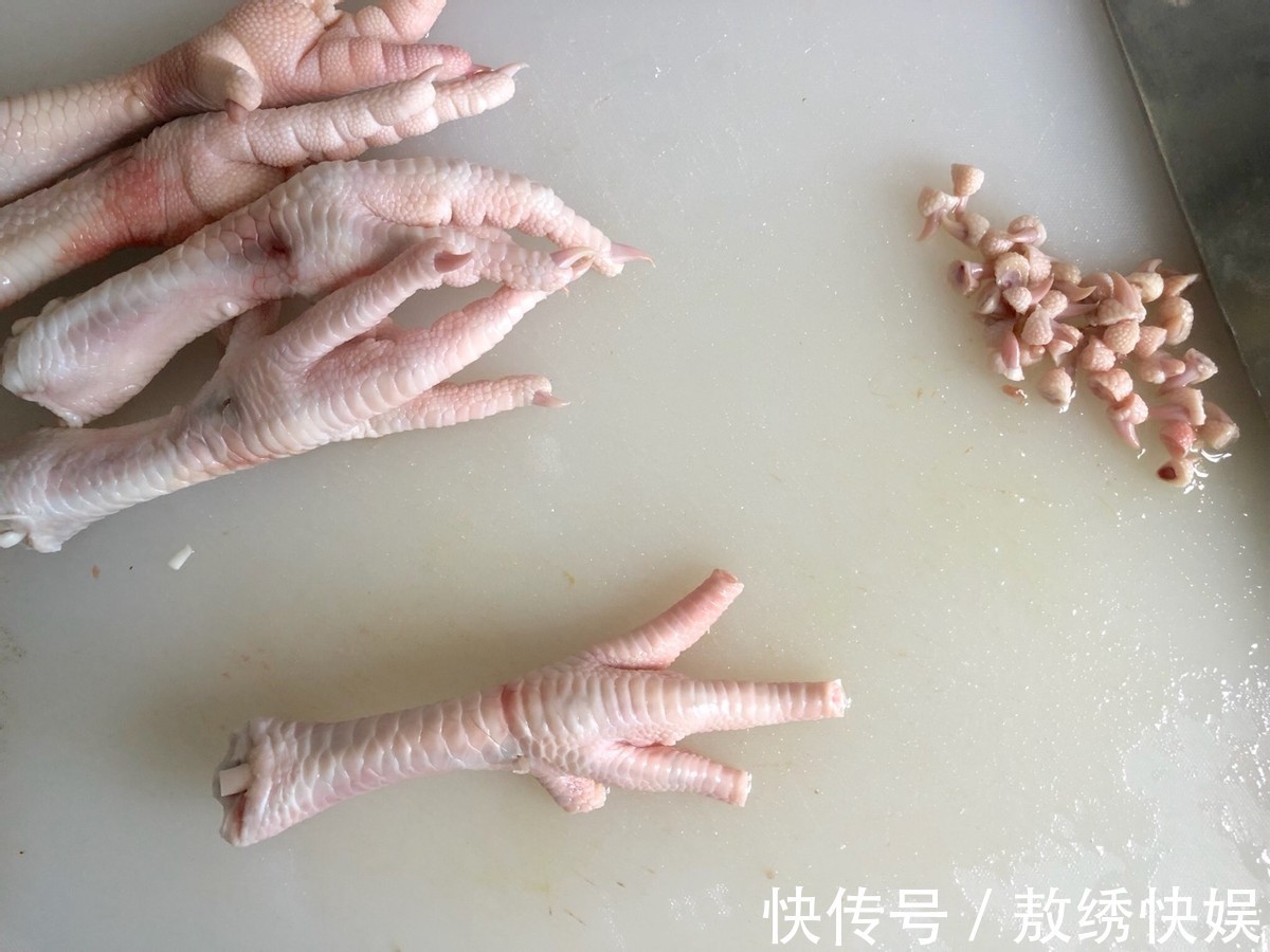 自制|自制香辣蒜香鸡爪,软糯入味,色泽诱人,好吃到舔手指
