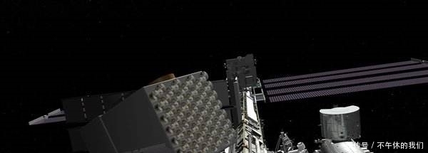 首次乘航天器上天的黑猩猩,玩了一次命,奖励是一个香蕉半个橘子