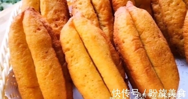 秘制|玉米面全身是宝，教你秘制新吃法，开水一烫筷子一压，比馅饼好吃