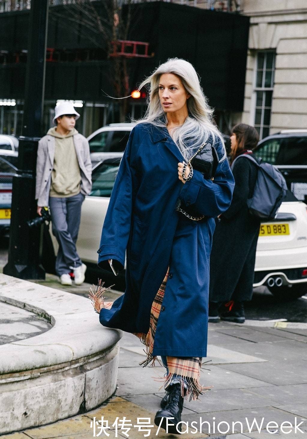  款式还|清新自然的海军蓝来了，叠穿更惊艳，体现多情气质