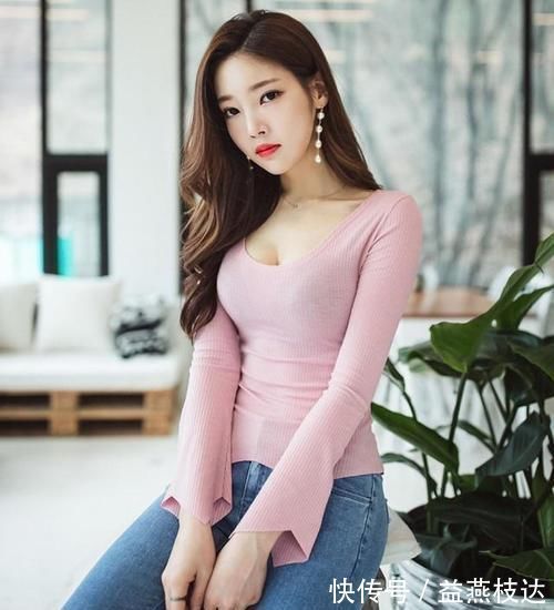 小姐姐 漂亮小姐姐紧身牛仔裤,柔美的曲线,画都画不出来