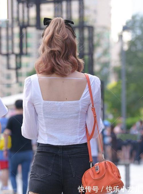 大方领 复古小公主风衬衣,搭配牛仔热裤,清纯可爱满满少女心