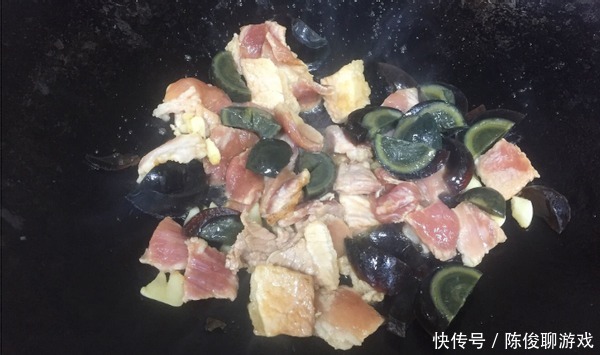 越吃越瘦的一道菜,5块钱做一大盘,春天减肥可要多吃