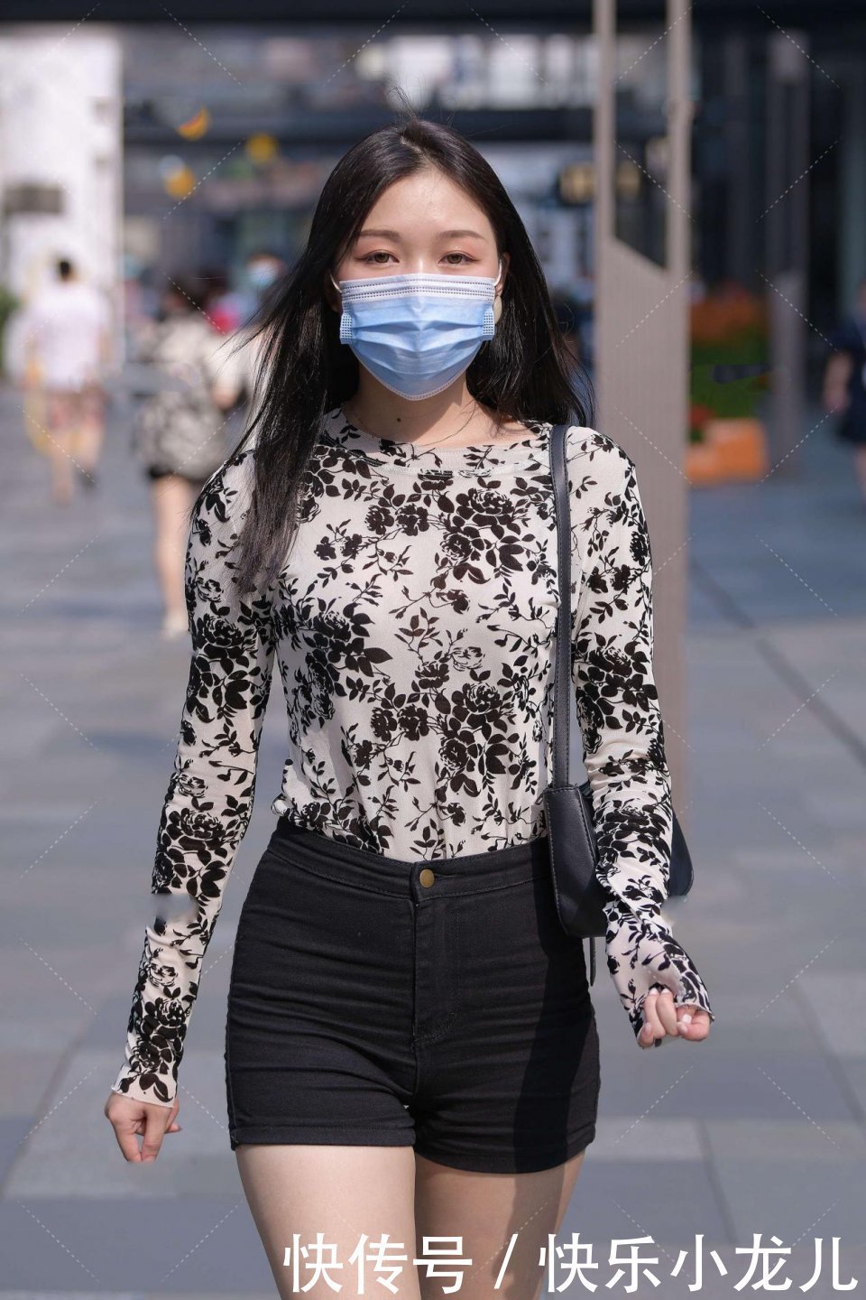 上衣|水墨画一样的上衣，清新脱俗，搭配黑色短裤，时尚靓丽