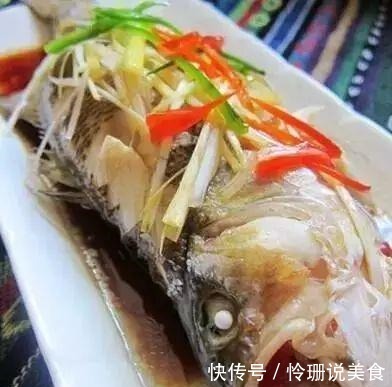 教你美味蒸鱼做法，色香味俱全，不学就后悔啦！