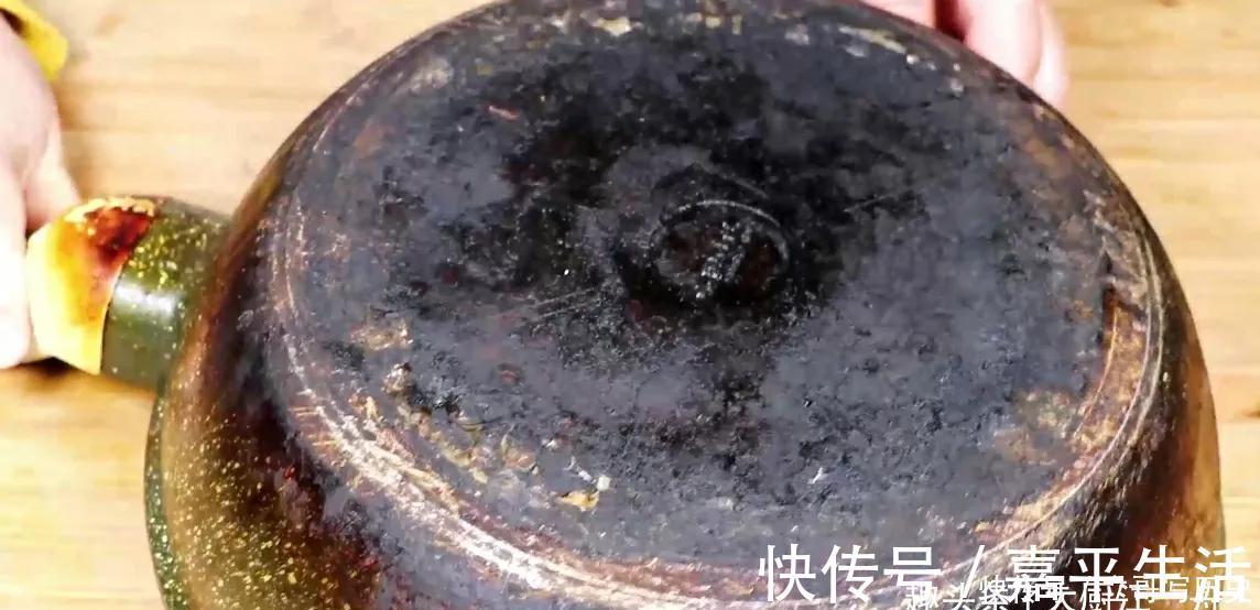 鸡蛋壳|炒锅锅底不管多黑,教你一招,立马焕然如新,连洗洁精都省了