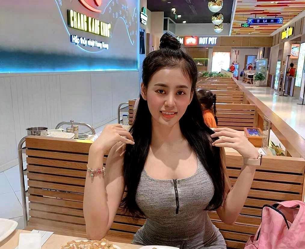 越南美女健身10年逆袭成迷人网红，爱深蹲造就傲人柯基臀