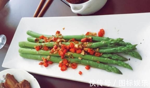 孩子|小姑子来做客，我做一桌菜招待，等哄完孩子出来一看，我怒掀桌子