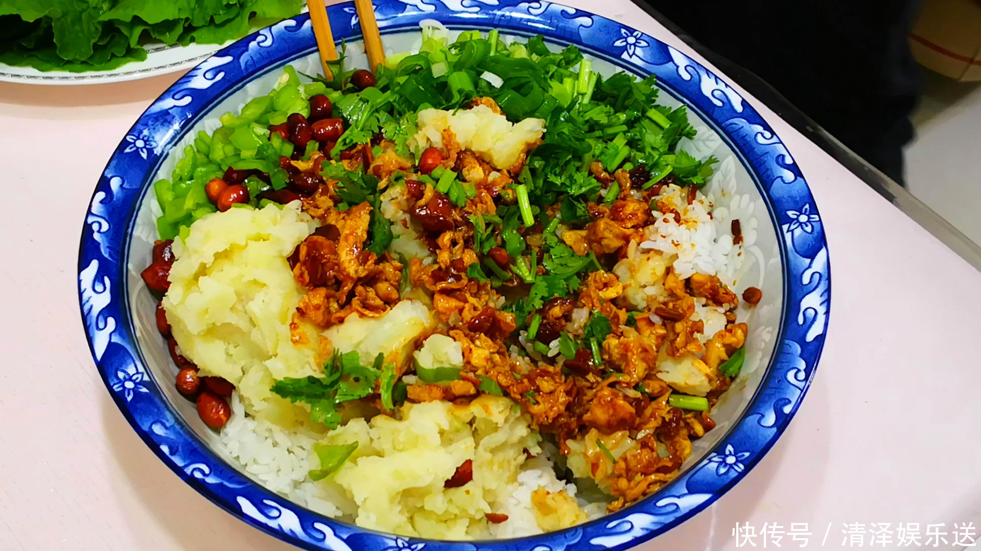  特色|吃剩的米饭别再做蛋炒饭，教你农村特色吃法，一顿3个不够吃，香