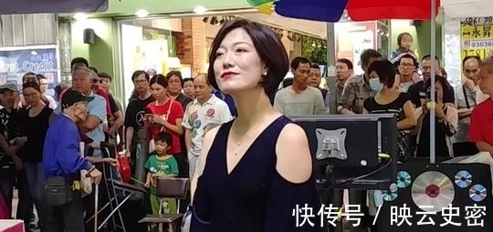她是《星光大道》冠軍，登過央視春晚，現(xiàn)在卻在街頭賣唱討生活
