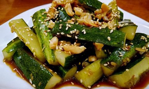 老太|爱美女性担心老太快，推荐常吃3种食物，排毒养颜、滋补身体！