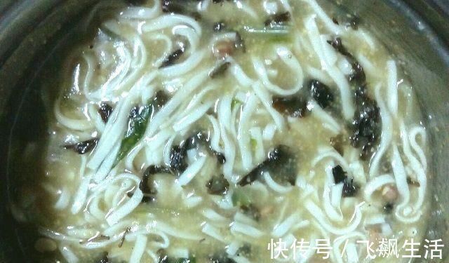 男孩|4岁男孩全身浮肿,体内长满细小结石,都是奶奶的喂养方式惹的祸