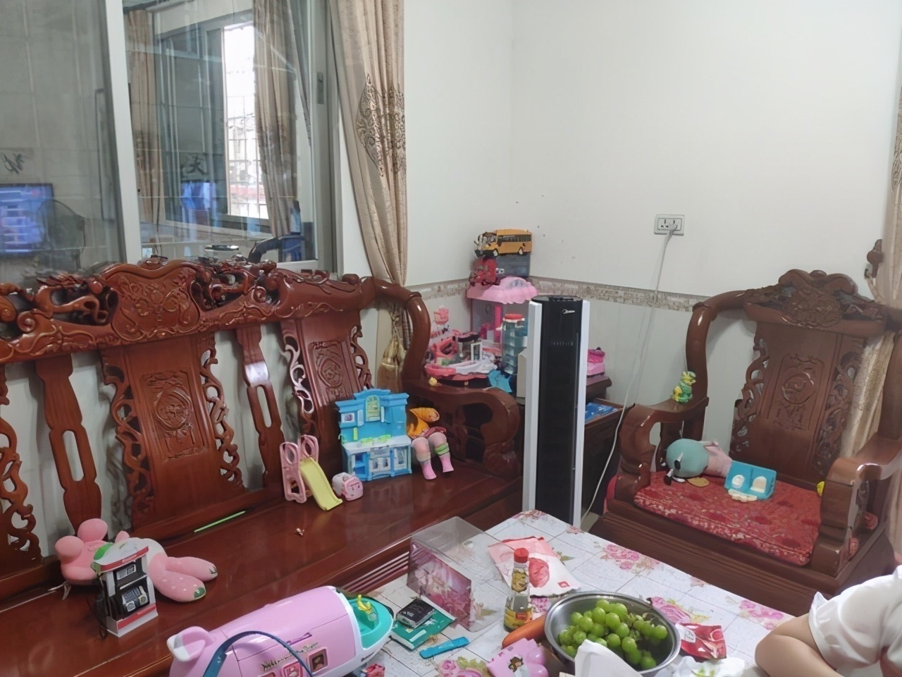 红木|越来越多人不买红木家具了,又土又难看!还不如花几千块钱这样弄