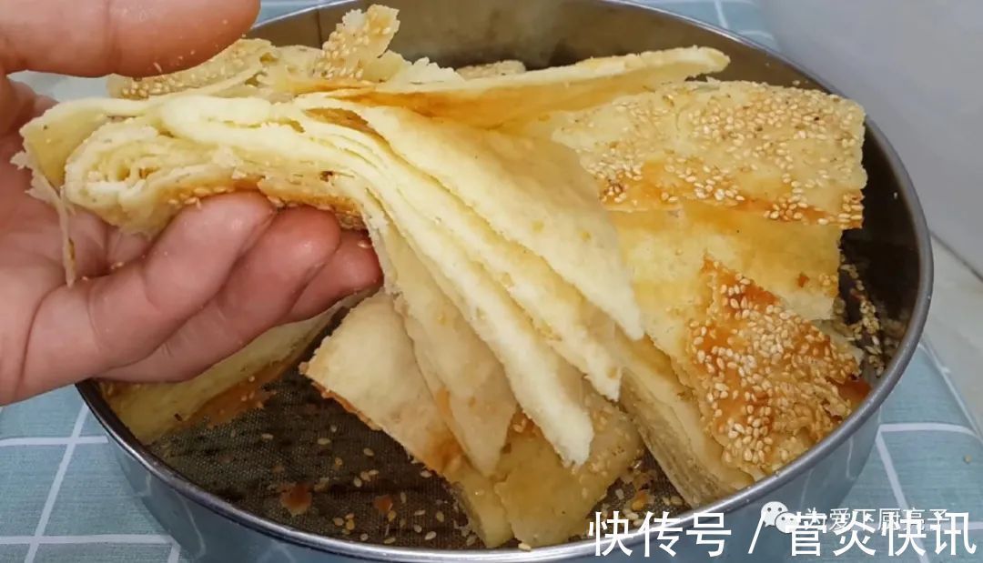 在家自制烙饼做法，掌握佩服技巧，全家老少都爱吃，真的太好吃了