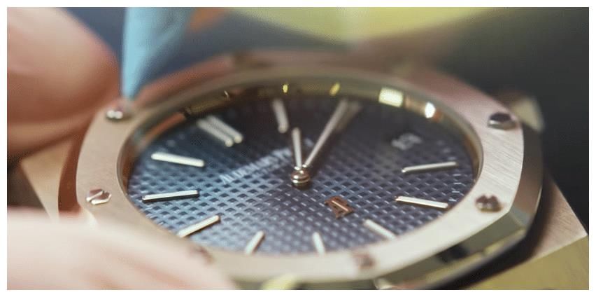 时尚歌星艾福杰尼戴什么腕表,男士运动腕表,爱彼15400的魅力