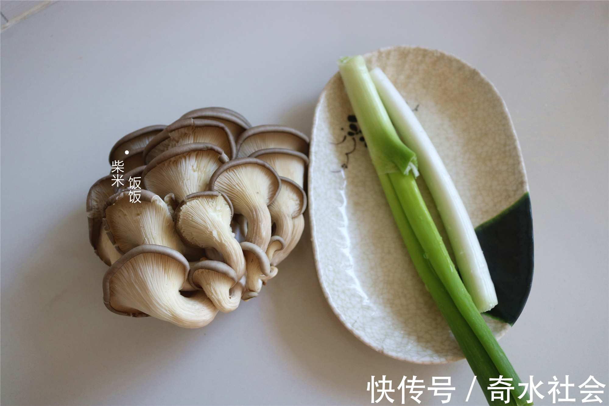 一日三餐|蘑菇和它是绝配,大火一炒,2分钟出锅,鲜香滋味赛过吃肉