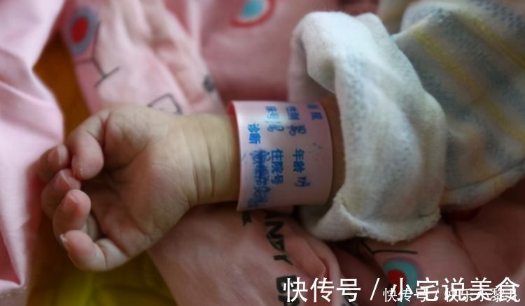 屁屁|新生儿成功娩出后，给产妇看的第一眼是屁屁？护士做法“没毛病”