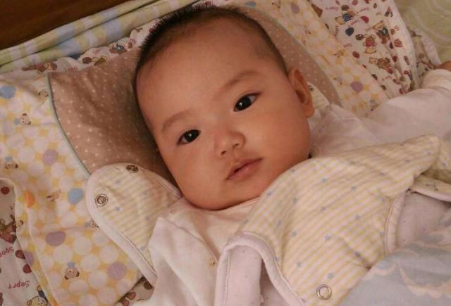 冰袋|发烧成了2岁小男孩的“催命符”,3个退烧小常识,很有必要了解