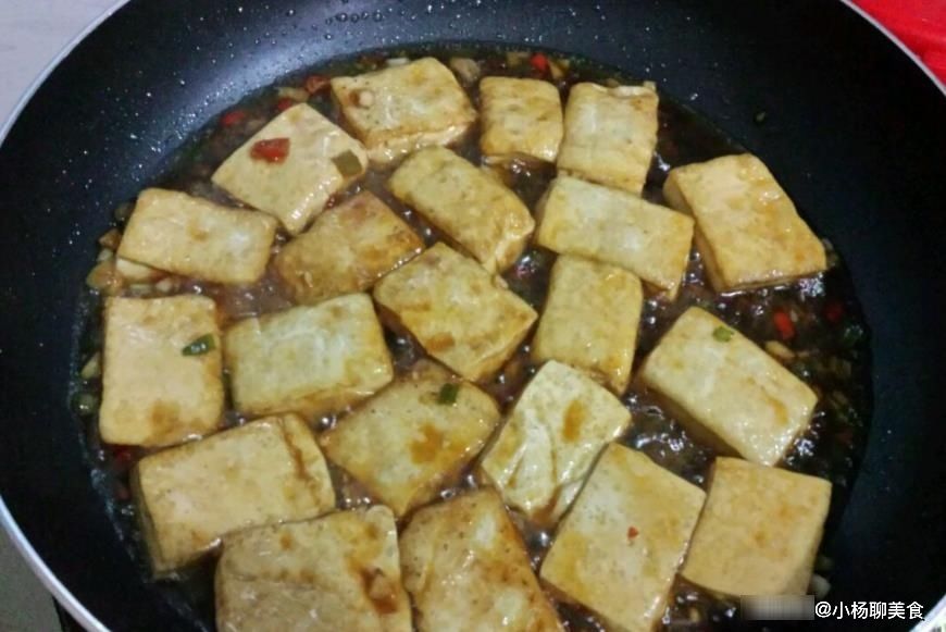 外酥|煎豆腐时，不要直接下锅，多加这一步，豆腐外酥里嫩，还很入味！