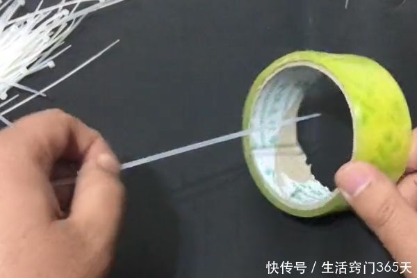 透明胶带上绑一根扎线带，好多人不知道有啥用，但用过的人都夸好