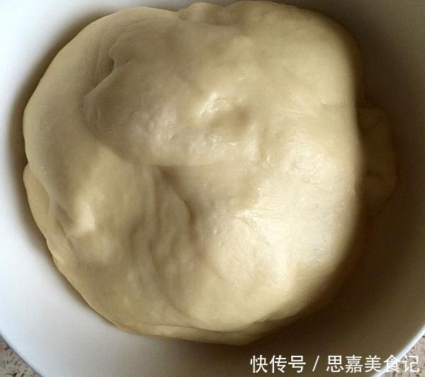 懒人|面包懒人做法,摔一摔做出手套膜,蒸出来柔软拉丝,萱软蓬松