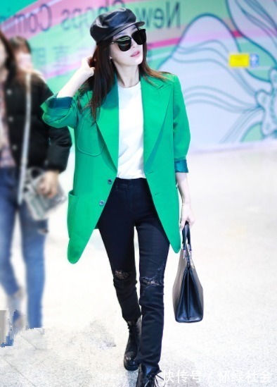 街拍 去年的卡其衣服可以扔了,今年最流行是“它”,穿到明年都不过时