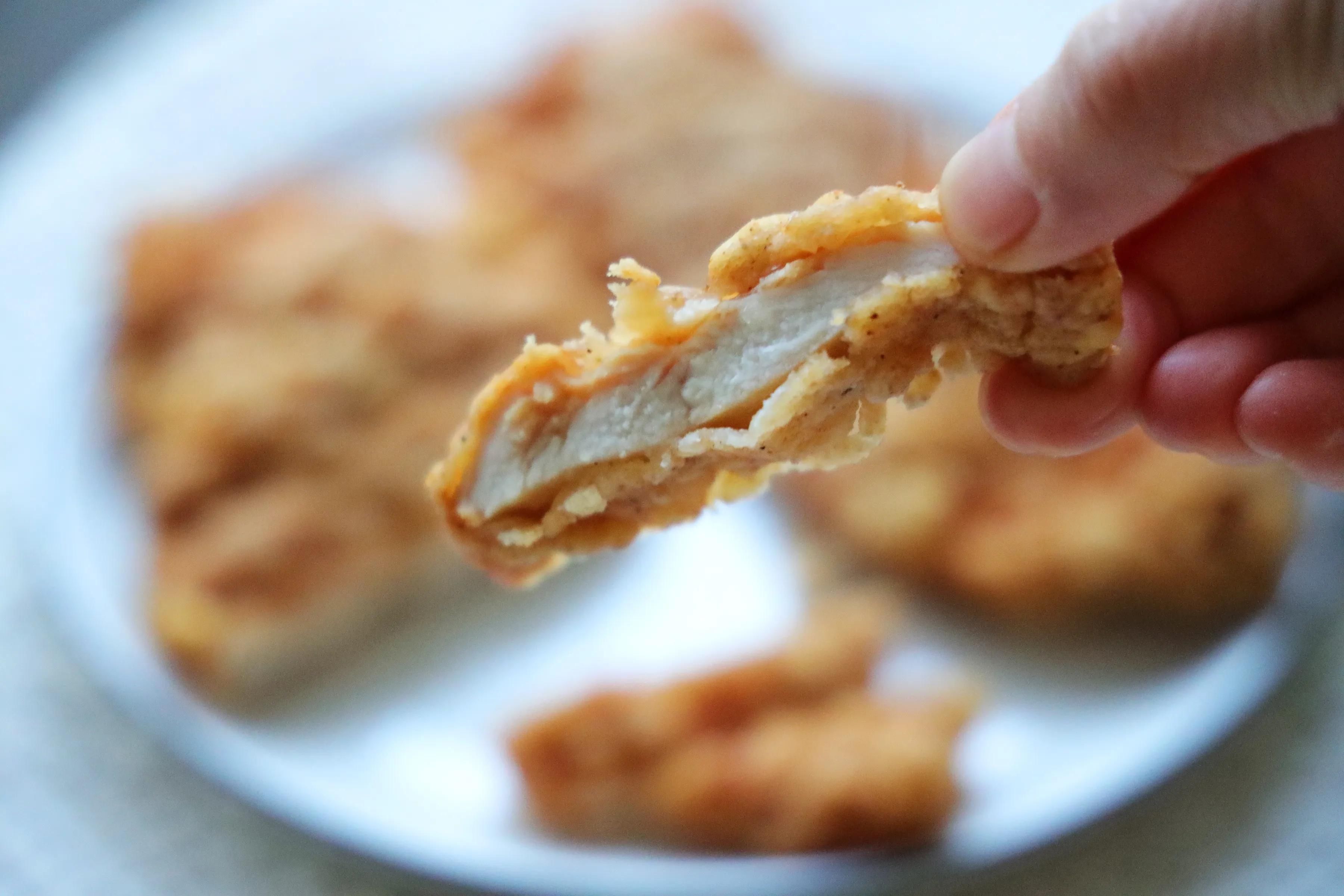 几元的鸡胸肉,简单做下,上桌成了抢手菜,外皮酥脆里面软嫩好吃