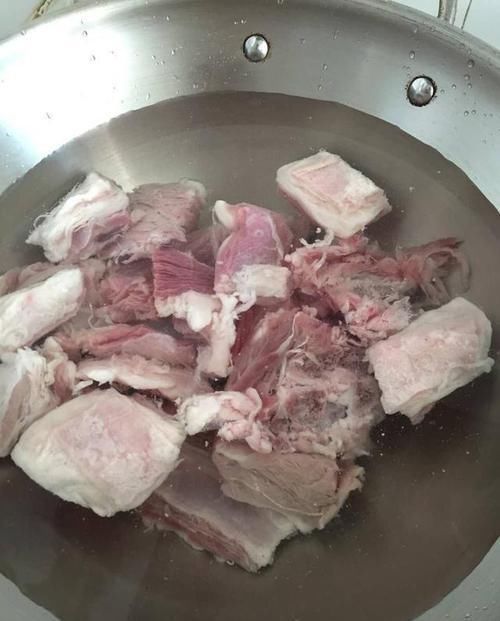 羊肉|炖羊肉汤,别放太多料,只需2样,牢记4点,羊汤香浓又美味