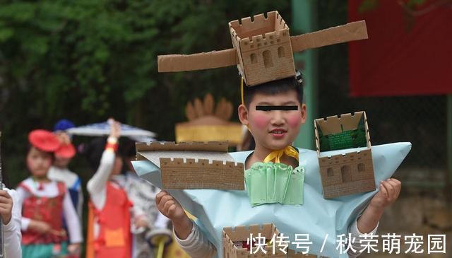 卫生巾|小学女生跟男生吵架,遇上初次月经!班上同学一无所知