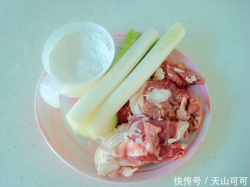 原汁原味|看新疆人冬至吃什么馅饺子?比韭菜开胃,比芹菜汁多,太滋补