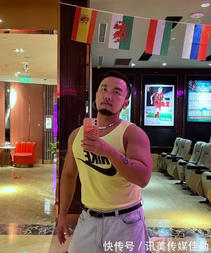 翘臀|名媛胡子飞机头,健身练就一身肌肉,蹲腿塑造出的翘臀肉眼可见!