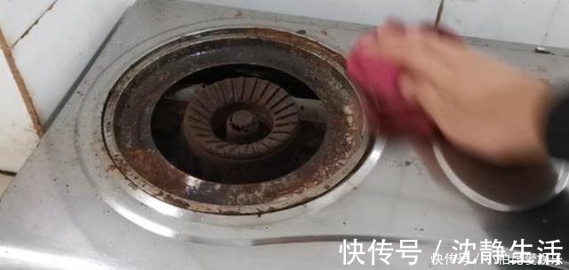 白醋和洗衣液混合真厉害,解决了家家户户的难题,回家试试