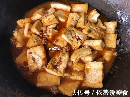 豆腐如此做，外香内嫩，汤汁浓郁，孩子很爱吃，连吃两天还不腻