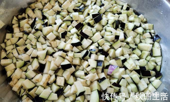 厨娘|秋分后，此菜再不吃就过季了，营养极高，女性要多吃，烙馅饼真香