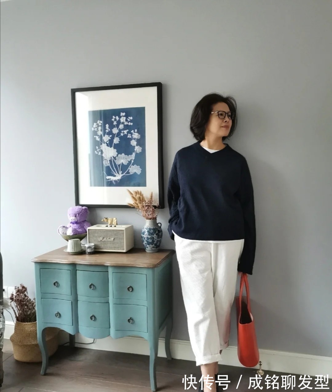 紧身裤|女人过了60岁更要注重气质,学习这位阿姨的穿搭,高雅大气显年轻