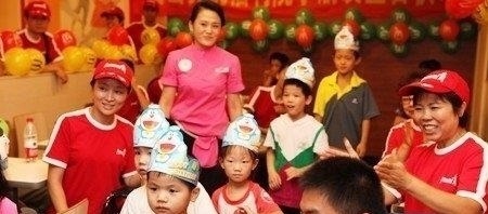 妈妈|孩子幼儿园过生日，妈妈送蛋糕被原封退回，老师：蛋糕太小了