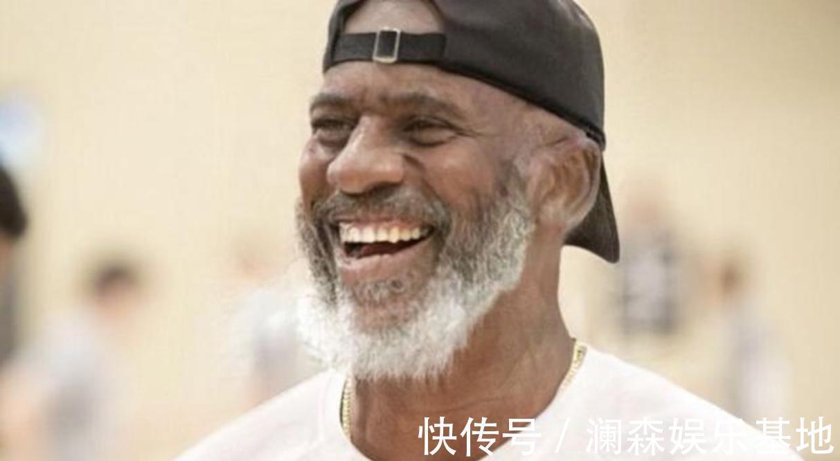 小学生|50年后球星变老的模样:詹姆斯满脸皱纹,哈登最让人心疼