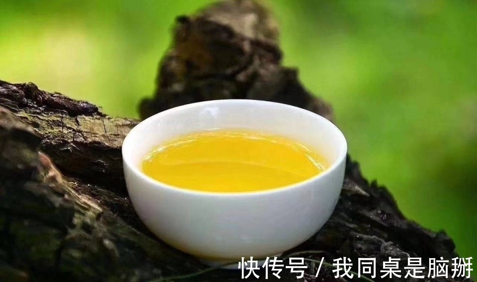 同居!俗话说“门旁若有两棵树,定有二人来同居”,二人指的是哪二人