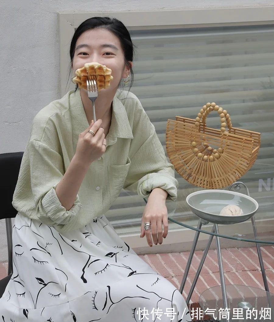 女人 真正会打扮的女人,入秋后都离不开这3种颜色,洋气显白有气质