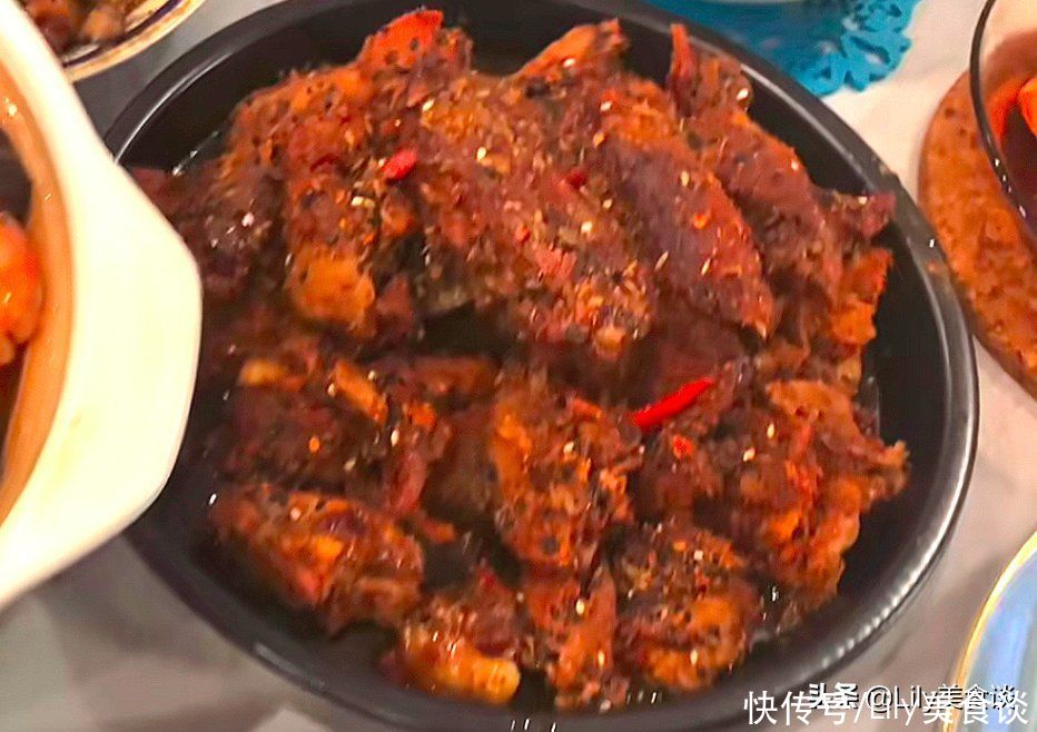 黄磊晒年夜饭，一桌子菜好丰盛，200万网友观看，网友：真豪横