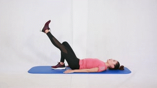 右腿|模特界的“狂野女郎”乔丹·卡佛,拥有傲人的围度,身材凹凸有致