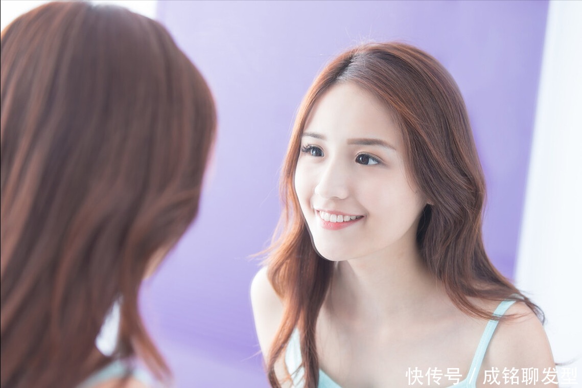 黑长直不香吗?明知道染发伤头发,为啥还有很多女人喜欢染发?