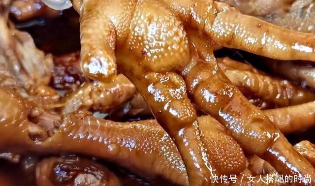 鸡爪|鸡爪最好吃的做法,入锅一煮软烂脱骨,汁多味美,比虎皮鸡爪好吃